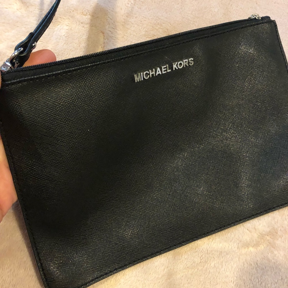 🎀 Michael Kors Wristlet 🎀
